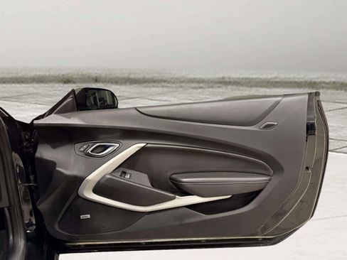 Used 2021 Chevrolet Camaro LT w/ Technology Package image 24