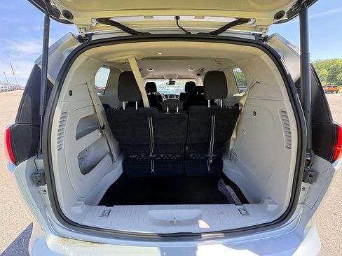 Used 2023 Chrysler Voyager LX FWD image 15