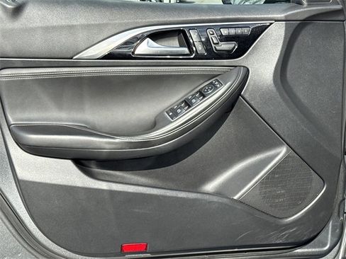 Used 2019 INFINITI QX30 w/ Navigation Package image 10