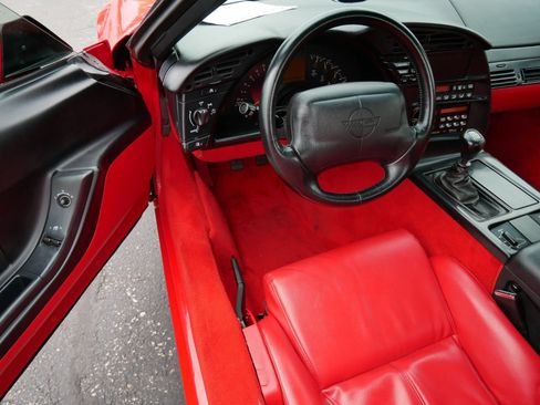Used 1994 Chevrolet Corvette Convertible RWD image 11