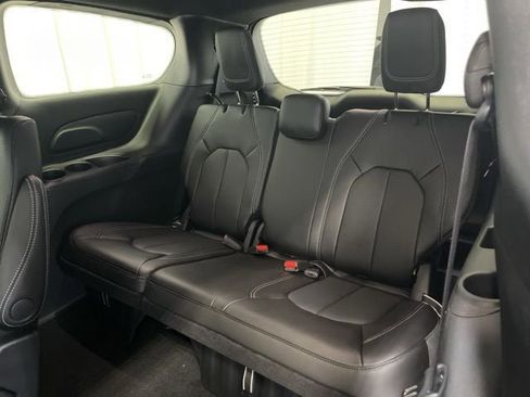 New 2025 Chrysler Pacifica Select image 14