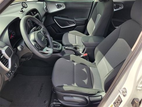 Certified 2022 Kia Soul LX w/ Technology Package image 11