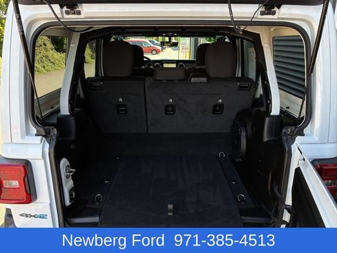 Used 2022 Jeep Wrangler Unlimited Rubicon 4xe w/ Cold Weather Group AWD/4WD image 32