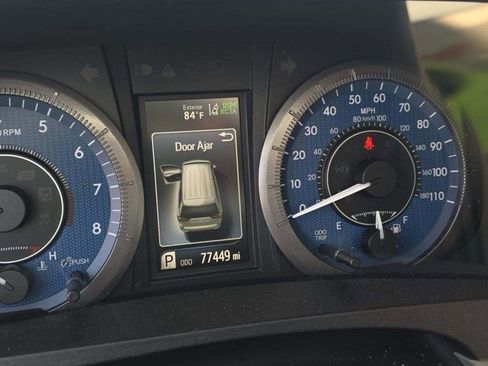 Used 2020 Toyota Sienna XLE w/ XLE Navigation Package image 18