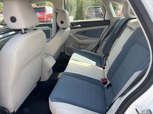 Certified 2025 Volkswagen Jetta SE image 22