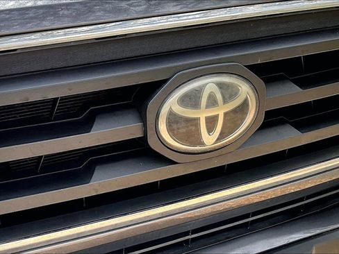 Used 2020 Toyota Tacoma SR5 image 33