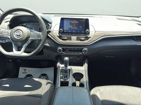 Used 2025 Nissan Altima 2.5 SV FWD image 22