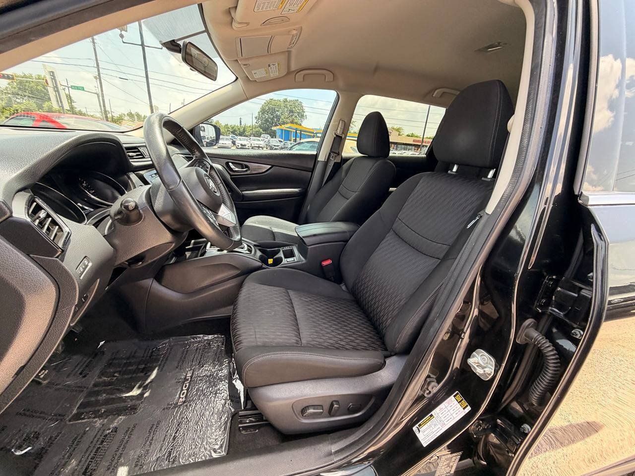 Used 2018 Nissan Rogue SV w/ Premium Package FWD image 11