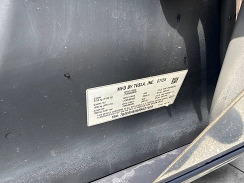 Used 2024 Tesla Cybertruck AWD Crew Cab image 29