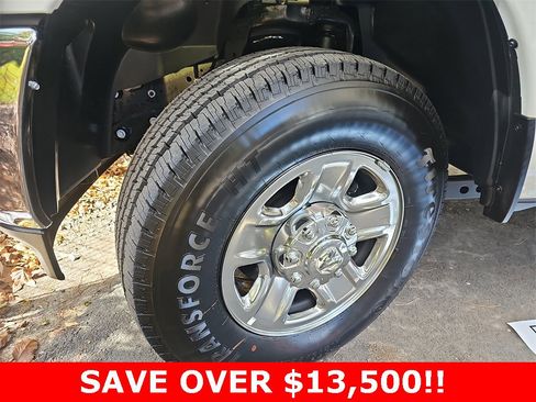 Used 2024 RAM 2500 Tradesman w/ Chrome Appearance Group image 27