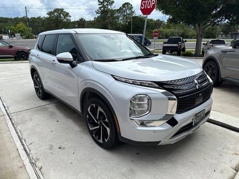 Used 2022 Mitsubishi Outlander SE FWD image 2