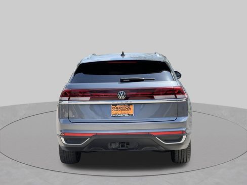 Used 2024 Volkswagen Atlas Cross Sport SE FWD image 4