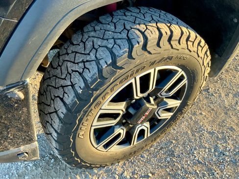 Used 2022 GMC Sierra 3500 AT4 w/ AT4 Premium Plus Package image 19