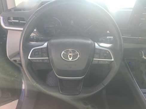 Used 2024 Toyota Sienna XLE image 18