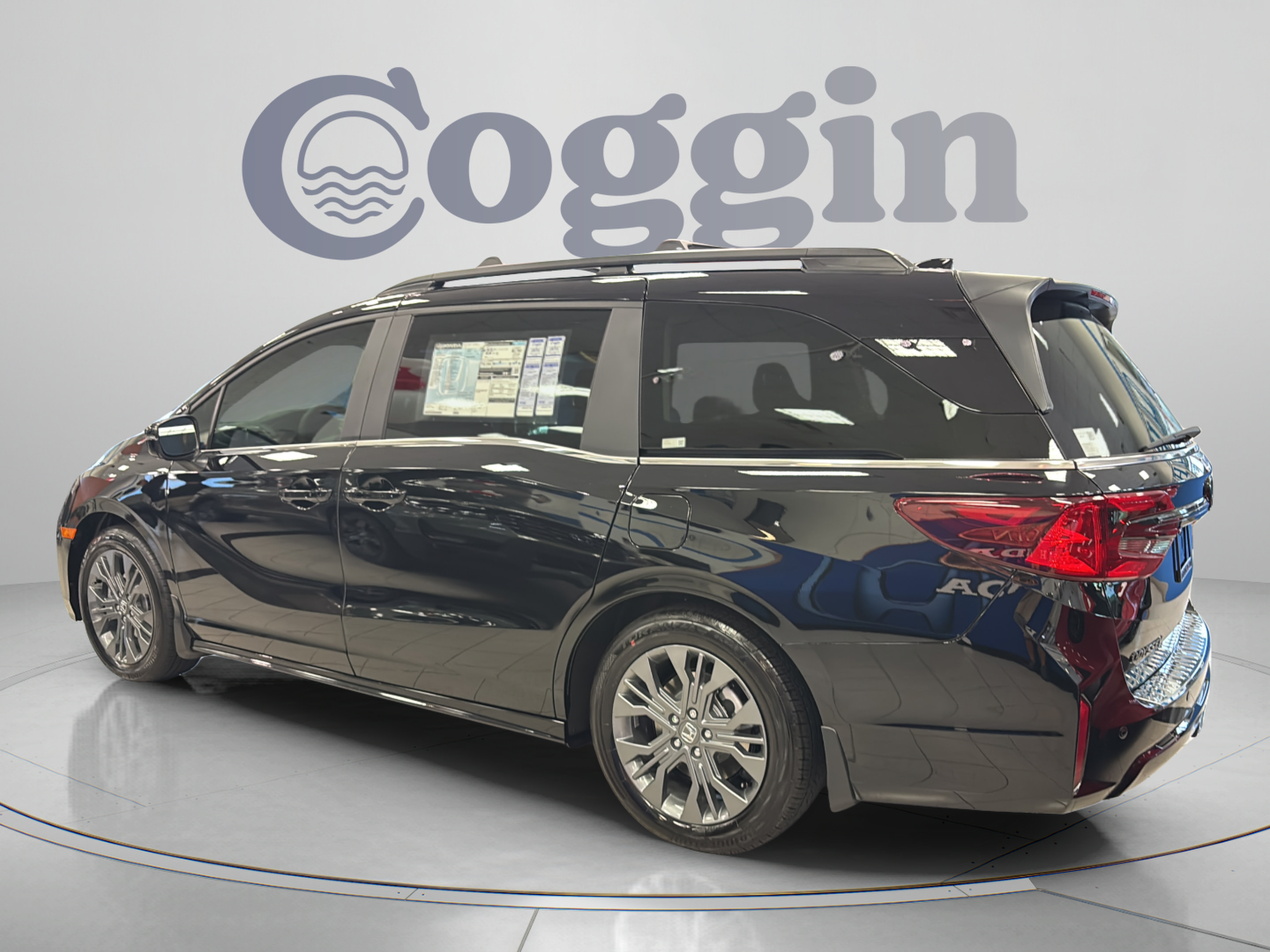 New 2026 Honda Odyssey Touring image 3