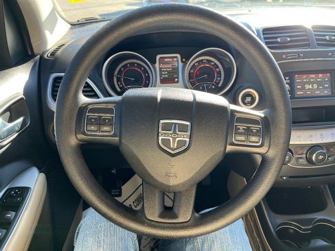 Used 2018 Dodge Journey SE image 17