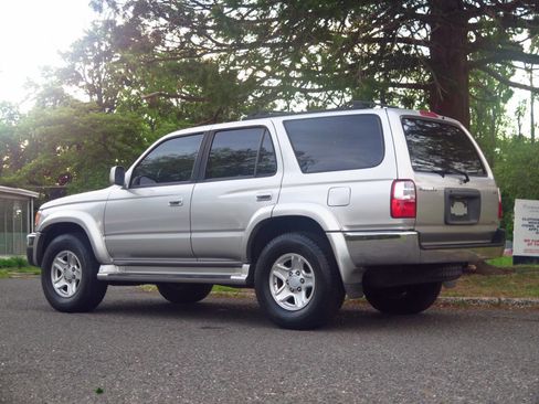 Used 2001 Toyota 4Runner SR5 RWD image 3