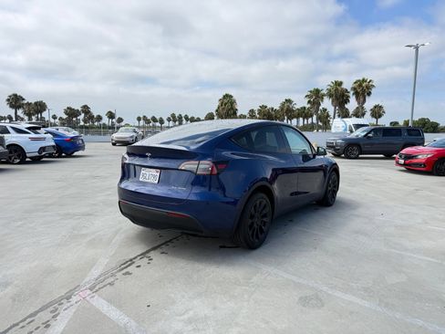 Used 2023 Tesla Model Y Long Range AWD/4WD image 3