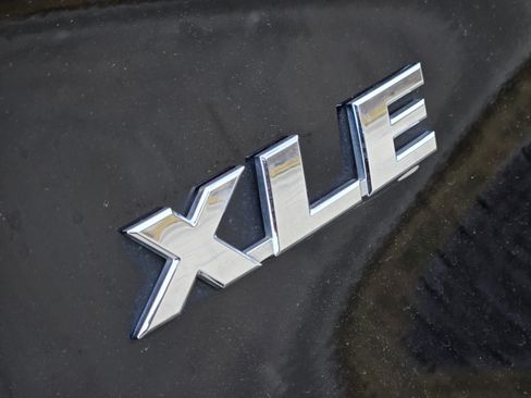 Used 2022 Toyota RAV4 XLE Premium FWD image 32