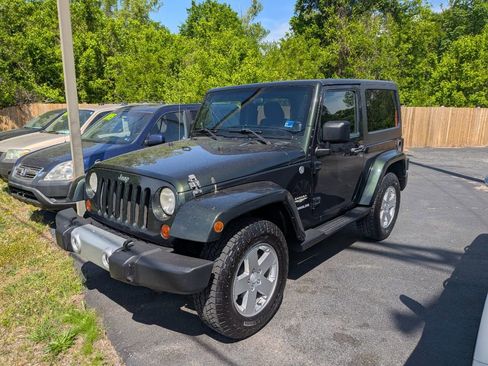 Used 2011 Jeep Wrangler Sahara image 2