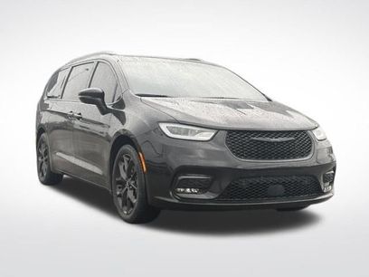 Used 2023 Chrysler Pacifica Touring-L w/ S Appearance Package