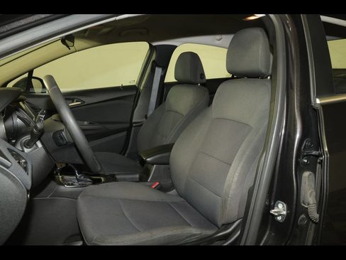 Used 2017 Chevrolet Cruze LT FWD image 15