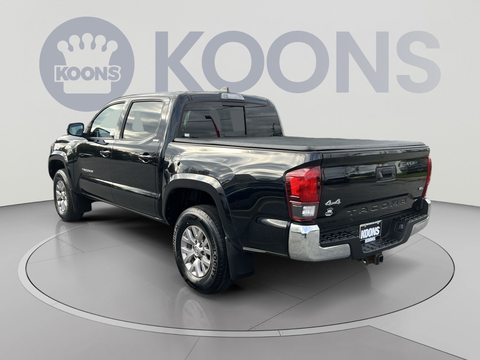 Used 2018 Toyota Tacoma SR5 AWD/4WD image 4
