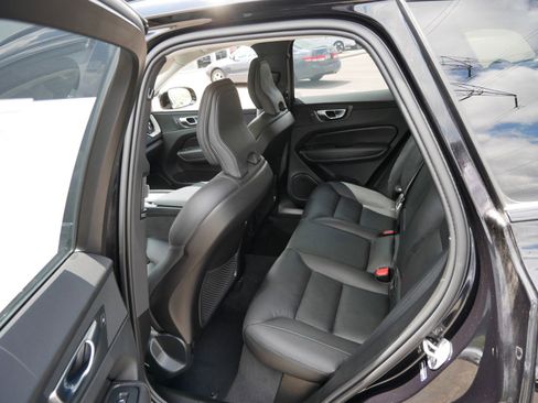 Certified 2025 Volvo XC60 B5 Plus AWD/4WD image 11