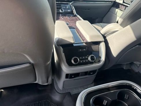 Used 2021 Lincoln Navigator L Reserve w/ Luxury Package AWD/4WD image 35