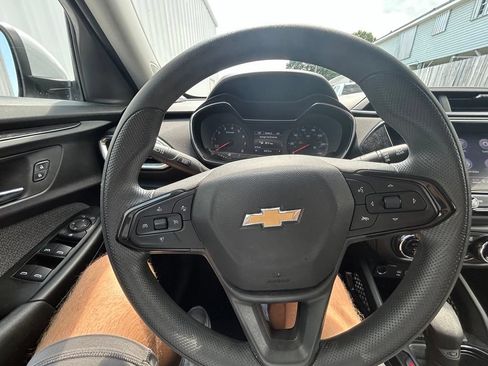 Used 2022 Chevrolet TrailBlazer LT w/ Convenience Package FWD image 18
