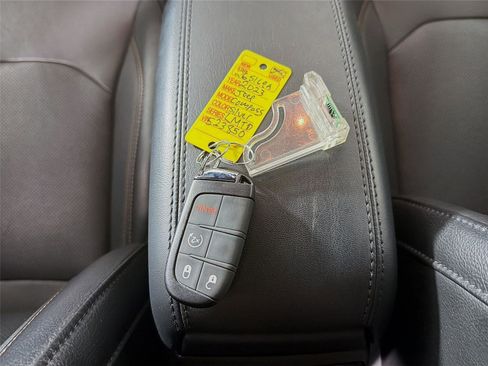 Used 2023 Jeep Compass Limited image 32