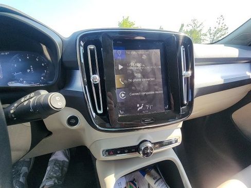 Used 2019 Volvo XC40 T5 Momentum AWD/4WD image 23