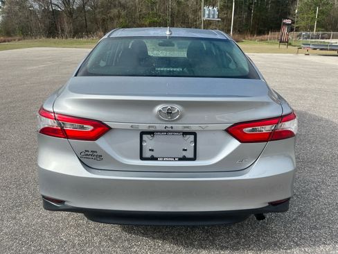 Used 2020 Toyota Camry LE image 10