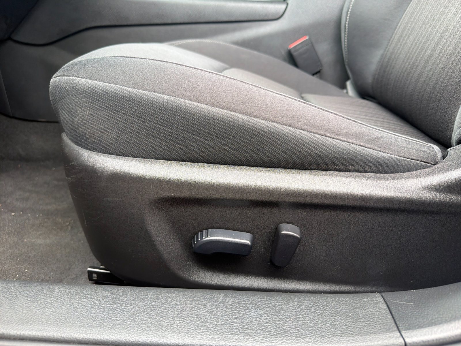 Used 2024 Nissan Altima 2.5 SV FWD image 12