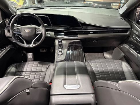 Used 2023 Cadillac Escalade ESV V image 13