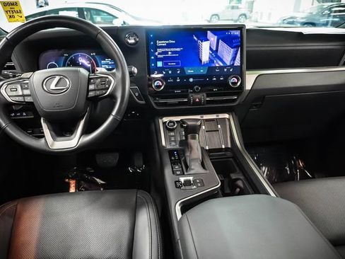Used 2025 Lexus GX 550 AWD/4WD image 17