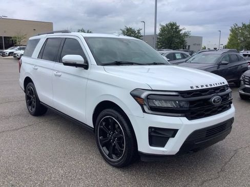 Used 2022 Ford Expedition Limited AWD/4WD image 3