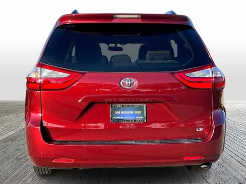 Used 2017 Toyota Sienna LE image 7