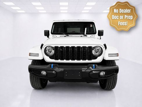 Used 2024 Jeep Wrangler Unlimited w/ Convenience Group AWD/4WD image 2