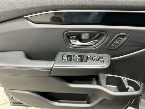 Used 2025 Honda Pilot EX-L image 17