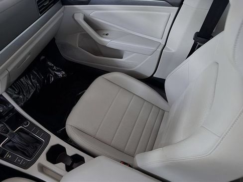 Used 2022 Volkswagen Jetta SE FWD image 25