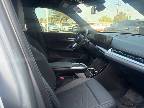 Used 2025 BMW X1 xDrive28i AWD/4WD image 3