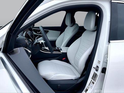 Used 2026 Mercedes-Benz GLC 300 4MATIC image 8