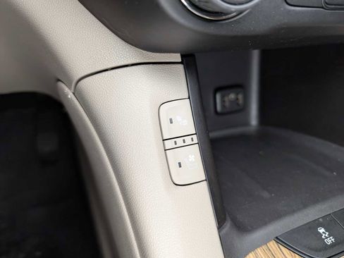Used 2018 GMC Acadia Denali w/ Technology Package AWD/4WD image 34