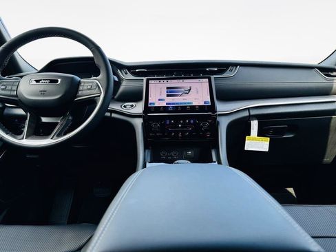 New 2024 Jeep Grand Cherokee Limited 4xe w/ Luxury Tech Group II image 24