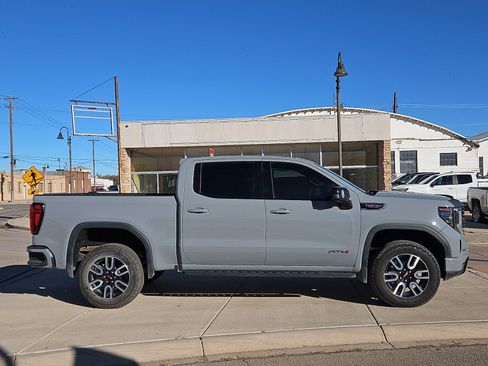 Used 2024 GMC Sierra 1500 AT4 w/ Technology Package image 5