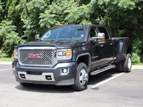 Used 2017 GMC Sierra 3500 Denali w/ Duramax Plus Package AWD/4WD image 5