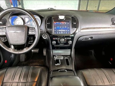Used 2014 Chrysler 300 S RWD image 7