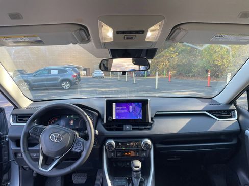 Used 2025 Toyota RAV4 XLE image 29