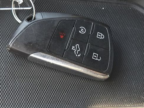 Used 2025 GMC Sierra 1500 SLT AWD/4WD image 16